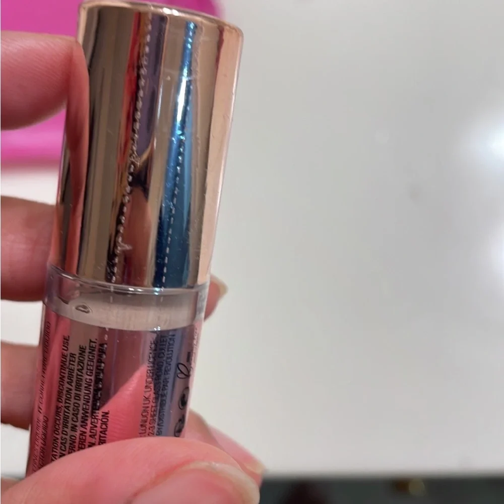 Makeup revolution concealer and foundation - Picture 4 of 4